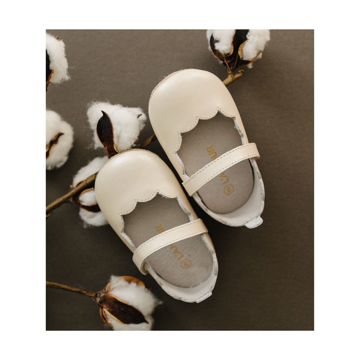 Mimi Girls Scalloped Mary Jane Crib Shoe (Infant)