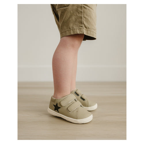 L'Amour Shoes Baby Boys Leo Stone Leather Star Sneaker - Playground Friendly