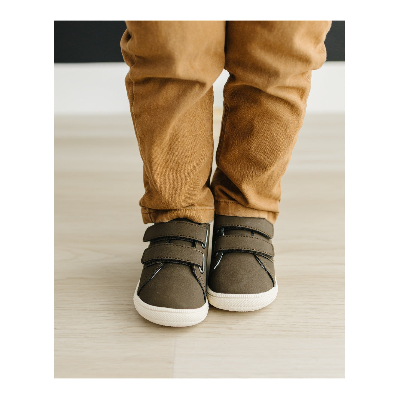 L'Amour Shoes Baby Boys Leo Khaki Leather Star Sneaker - Playground Friendly