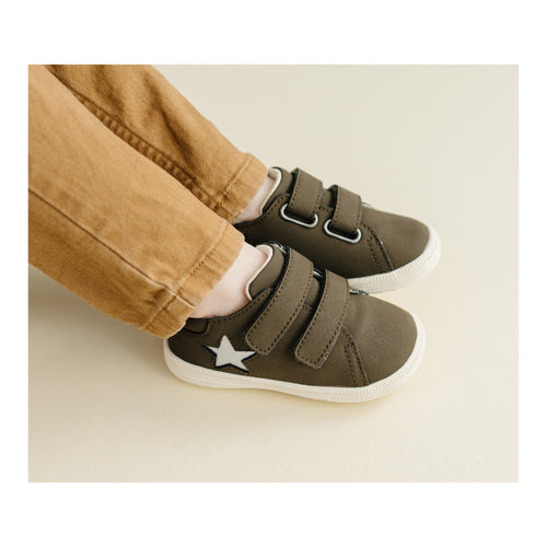 L'Amour Shoes Baby Boys Leo Khaki Leather Star Sneaker - Playground Friendly