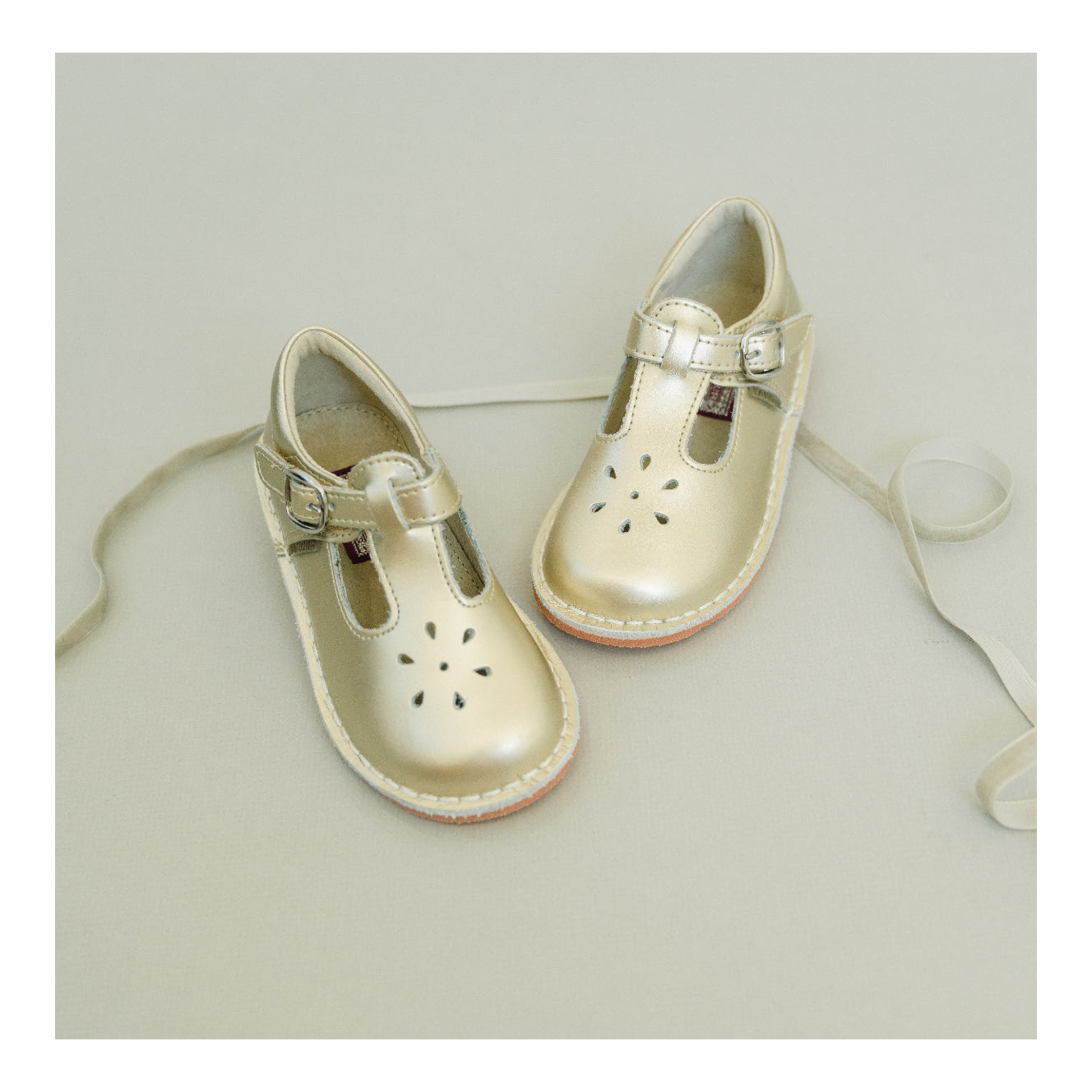 Indoor Shoes in Smooth Leather with Hook-&-Loop Strap, for Babies Gold
